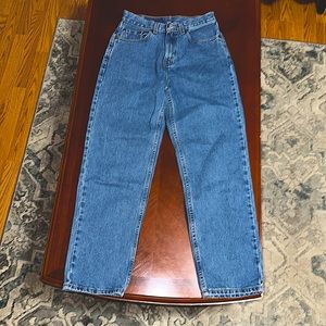 Mom jeans. Snug and make your behind looks great! Definitely a juicy pair